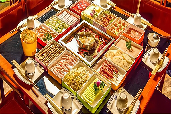 云中味火鍋食府 以卓越產品與溫情服務，打造餐飲美食與住宿體驗的完美融合